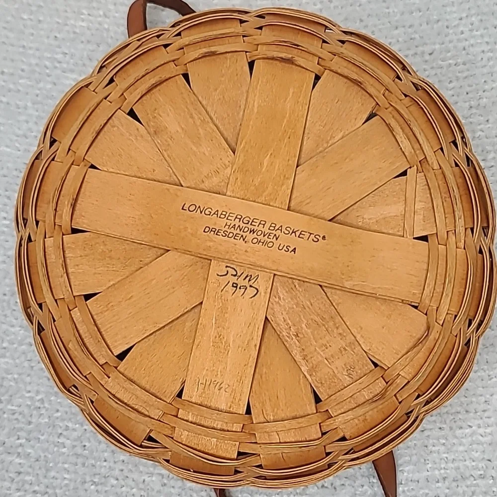 Longaberger Vintage 1997 Classic Darning Basket 15504 with Insert